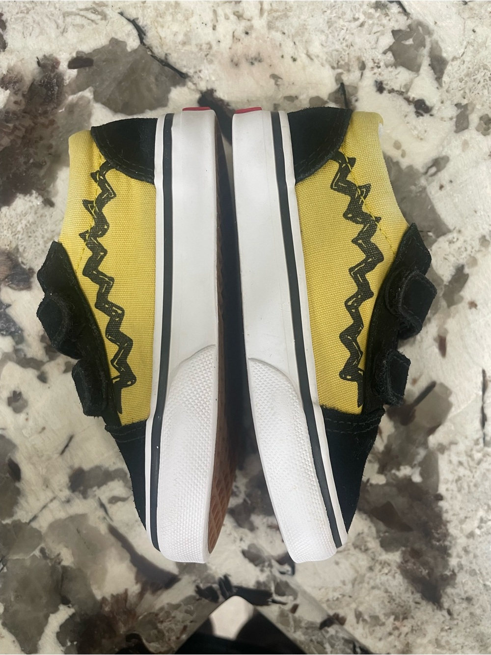 Vans Old Skool V "Charlie Brown" “Peanuts” Yellow & Black Sneakers Size 6.5 - Picture 7 of 14